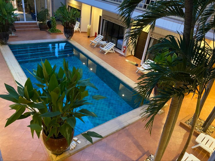 picture Pool Villa for Sale in Pattaya 🌴 Land size: 206 sq. wah (824 sq. meters) 📍Located on Pratumnak Hill, Soi Thappraya 15 - 6/17