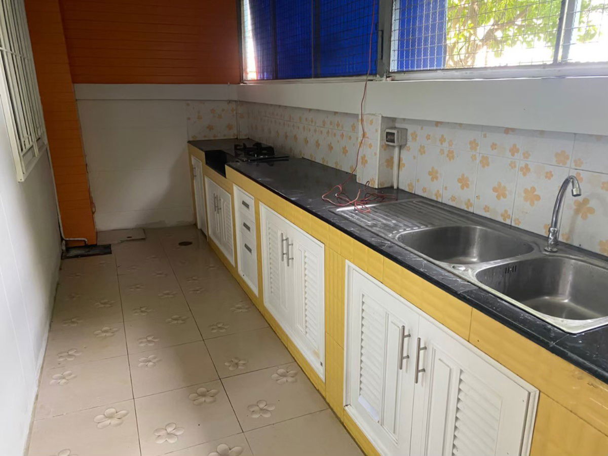 รูป 🏠 บ้านทาวน์เฮ้าส์ 2 ชั้น หมู่บ้านนนท์ธารา2 เส้นนครอินทร์  ราชพฤกษ์-พระราม5 🔸 เนื้อที่ 22 ตร.วา  3 ห้องนอน 2 ห้องน้ำ จอดรถได้ 2 คันรวมหน้าบ้าน  - รูปที่ 9/18