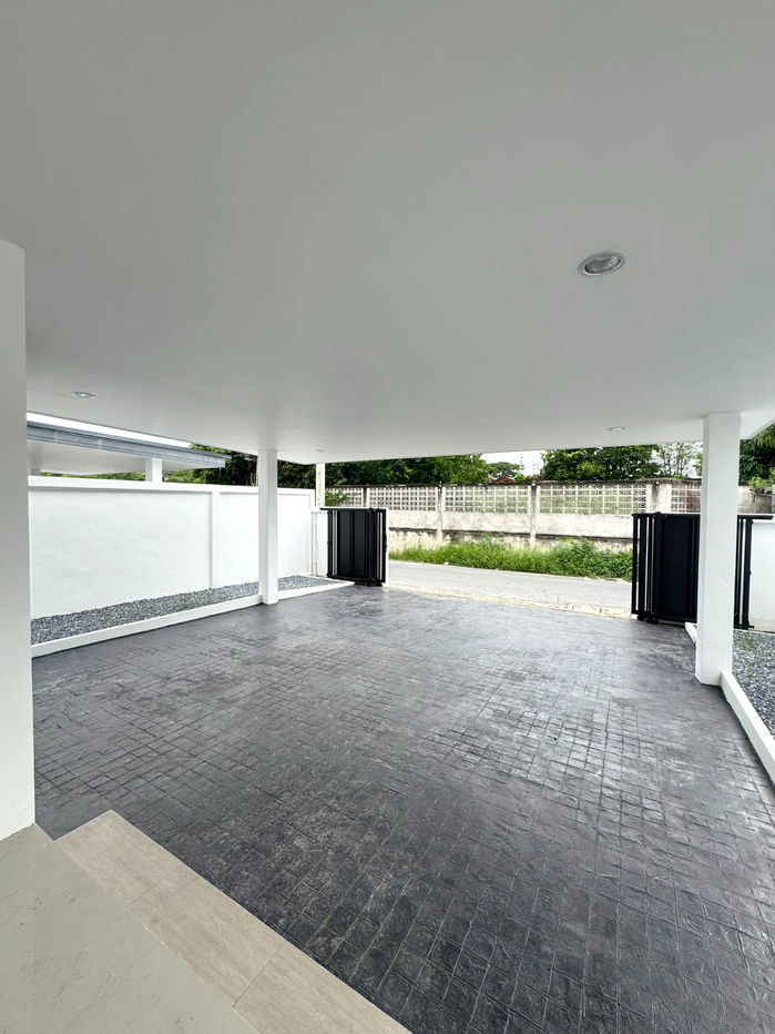 picture 2-storey detached house, modern style - 5/17