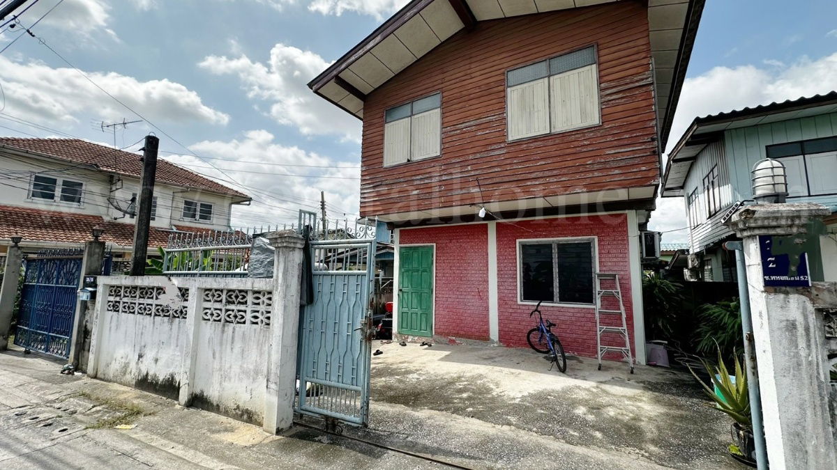 รูป บ้านเดี่ยว พร้อมที่ดิน 93 ตร.วา พหลโยธิน 52 ราคาถูก ทำเลดี - รูปที่ 2/16