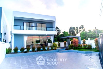 Houses for sale Lieb Tang Rodfai : 4-BR House close to Pattaya (ID 2215846)