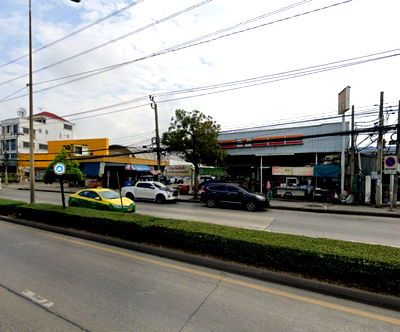 Land for rent V Market Lat Krabang : Land for rent, 33 rai, on Chalong Krung Road, in front of Lat Krabang Industrial Estate Soi Chalong