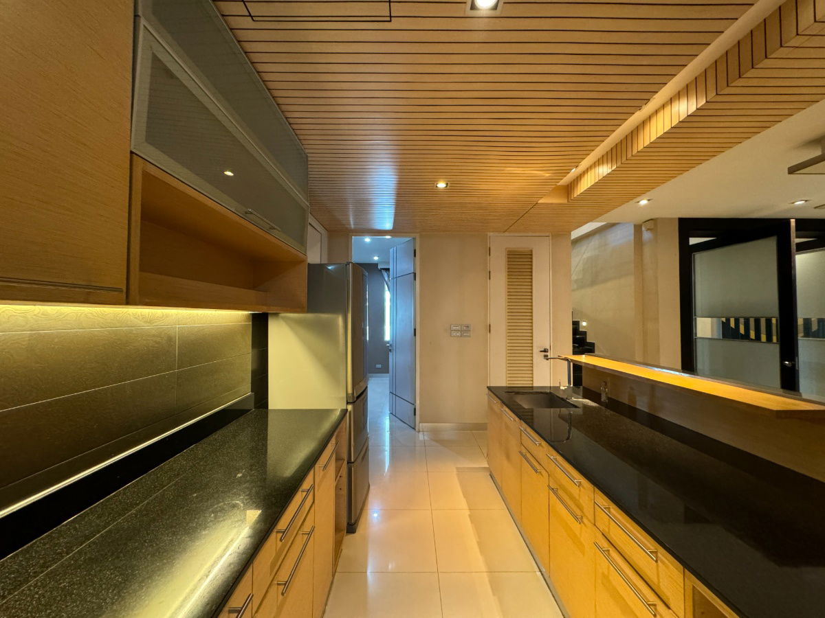 picture P0107 Golden Nakara – Spacious Luxury Home in Central Bangkok - 24/40