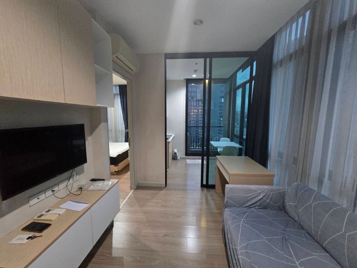 picture For rent 1 bedroom (Corner  Room)  BTS Victory Monument Station **  - 1/9