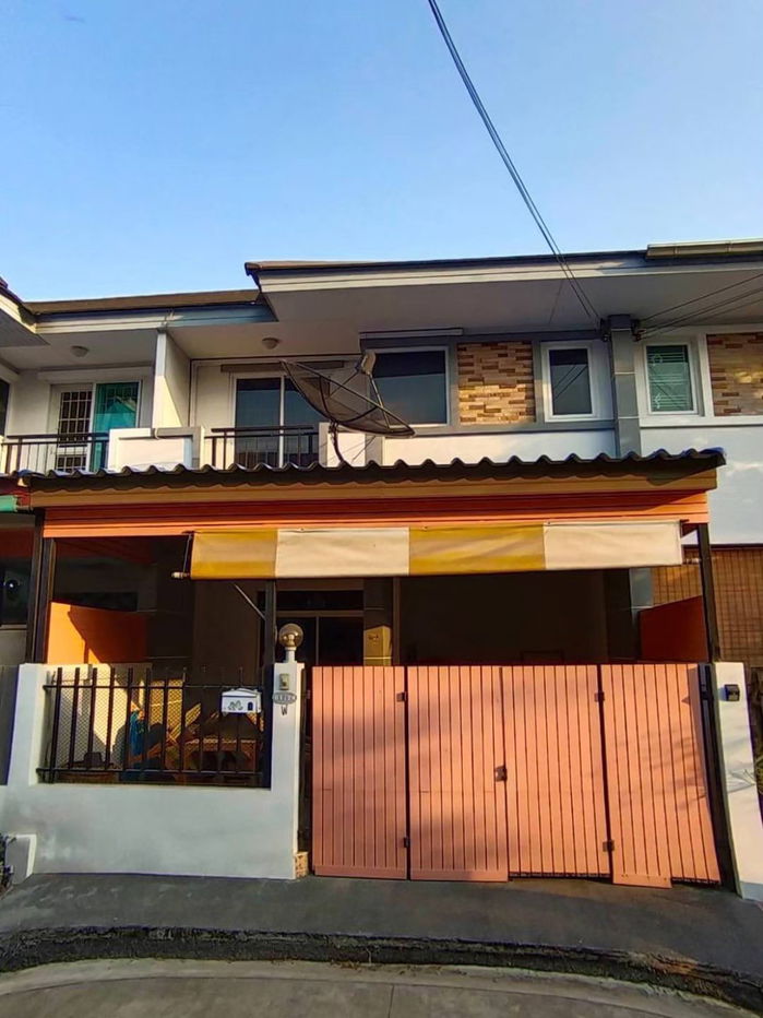 รูป 🏠 บ้านทาวน์เฮ้าส์ 2 ชั้น หมู่บ้านนนท์ธารา2 เส้นนครอินทร์  ราชพฤกษ์-พระราม5 🔸 เนื้อที่ 22 ตร.วา  3 ห้องนอน 2 ห้องน้ำ จอดรถได้ 2 คันรวมหน้าบ้าน  - รูปที่ 1/18