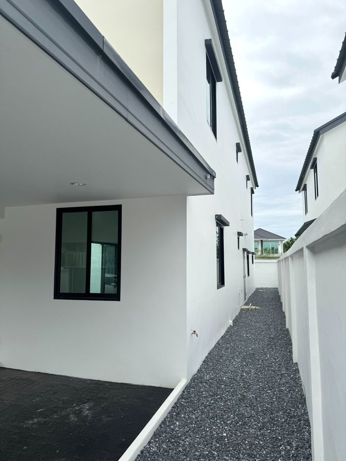 picture 2-storey detached house, modern style - 3/17
