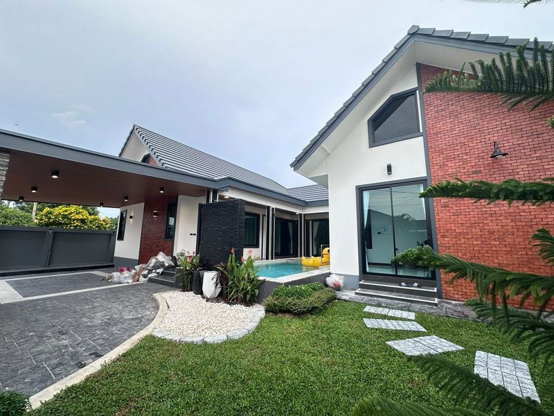 picture For sale: Luxury pool villa, modern style, near Map Prachan Reservoir, prime location in Pattaya. - 1/15