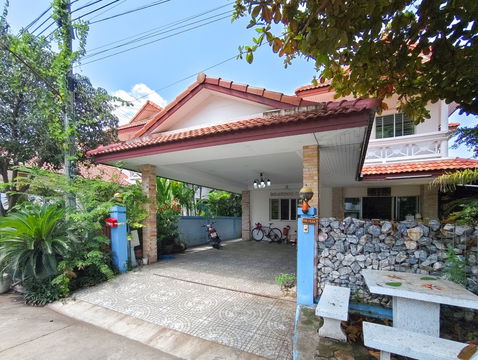 🏡 บ้านเดี่ยว 2 ชั้น หมู่บ้านเด่นชัย ซอยมังกร–ขันดี  ✨ เพียง 4.89 ล้านบาท | พร้อมเฟอร์ฯ + บ่อปลาคาร์ฟ!
