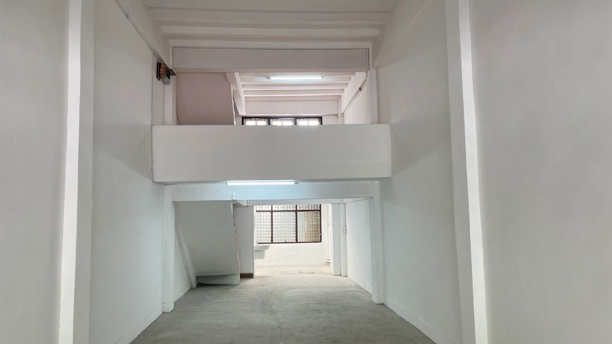 picture WS1558 🏢 Commercial building for rent, 3.5 floors, Phatthanakan 57/1, next to 8-lane main road, cars pass all day! Only 35,000 baht/month - 3/21
