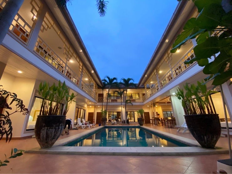 picture Pool Villa for Sale in Pattaya 🌴 Land size: 206 sq. wah (824 sq. meters) 📍Located on Pratumnak Hill, Soi Thappraya 15 - 1/17