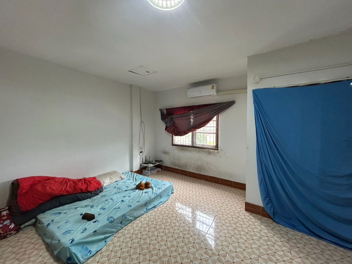 picture Prime Location, Passive Income from Day One! 2-Storey Townhome for Sale with Tenant – Soi Ditsaphon 1, near Lotus Chonburi,  - 6/8