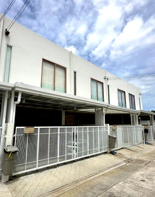 Townhouses for rent Bang Pu Industrial Estate : 🏡 BN029 | Minimal-Style Townhome for Rent – Ready to Move In 🏡    📍 Nora Bangna Village