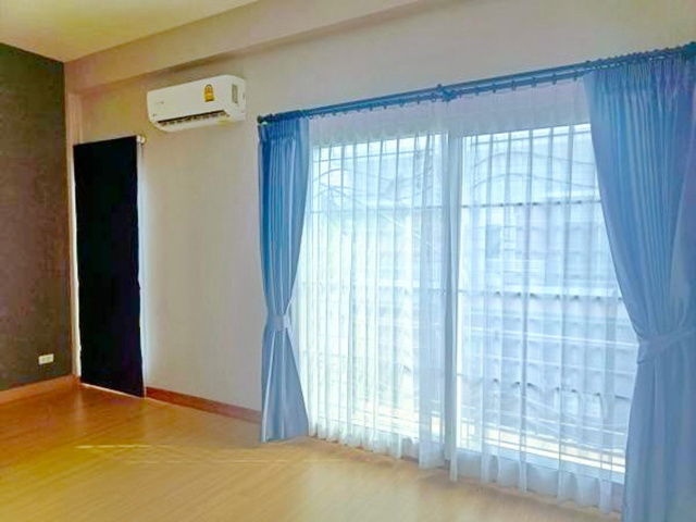 picture LatSawai Market 1.1 km. LamLukka Khlong 2-storey townhouse, modern style 19 sq.w.149 sq.m. - 3/8