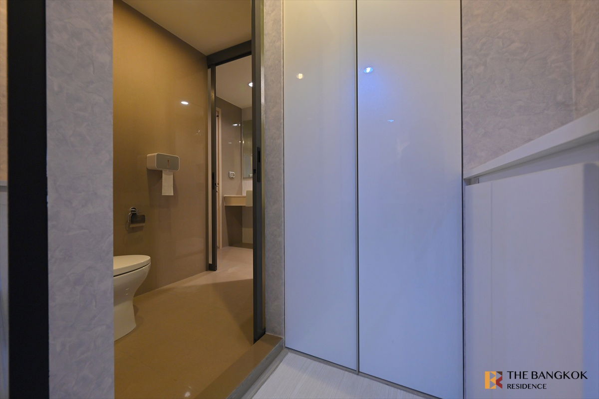 picture 🧩 High-Floor Unit with City View & Special Price  !!! 🧩 Rhythm Sukhumvit 42, Prime Ekkamai Location  near BTS Ekkamai  - 6/10
