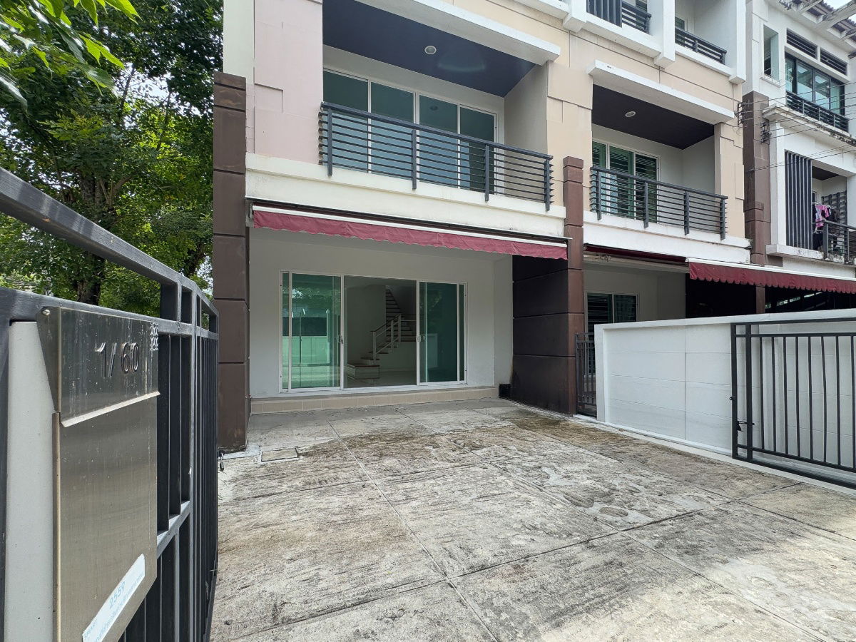 รูป ขายทาวน์โฮม 3 ชั้น บ้านสภาพสวยไม่เคยเข้าอยู่ หลังมุมพื้นที่สวนเยอะ  หน้าบ้านไม่ชนกับบ้านอื่น พร้อมที่จอดรถลึกพิเศษ มีแค่ไม่กี่หลัง เพียง 7.19 ล้านบาท - รูปที่ 25/26