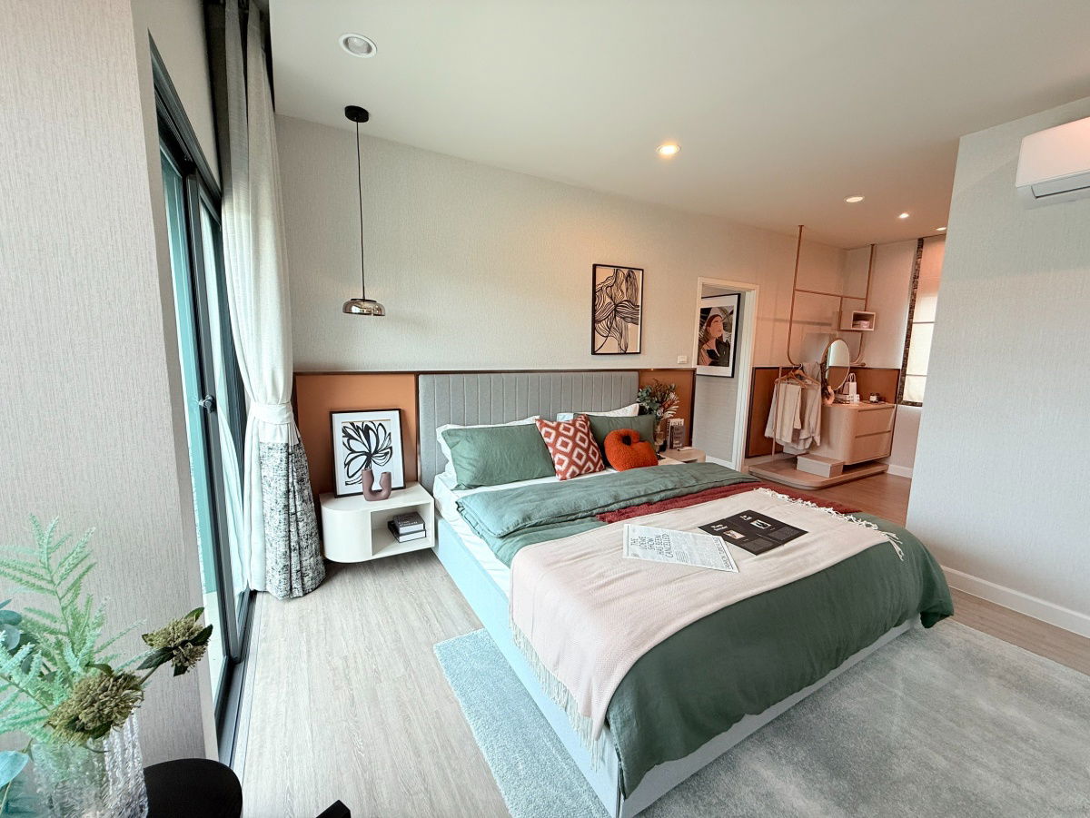 picture Solna (Single House) — fully furnished and ready to move-in. Situated in a private area at the front of the development. - 13/25