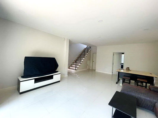 picture FOR RENT CENTRO RATCHAPHRUEK - SUANPHAK 2 / 4 bedrooms 5 bathrooms / 70 Sqw. 275 Sqm. **75,000** CLOSE TO CENTRAL PLAZA PINKLAO - 8/10