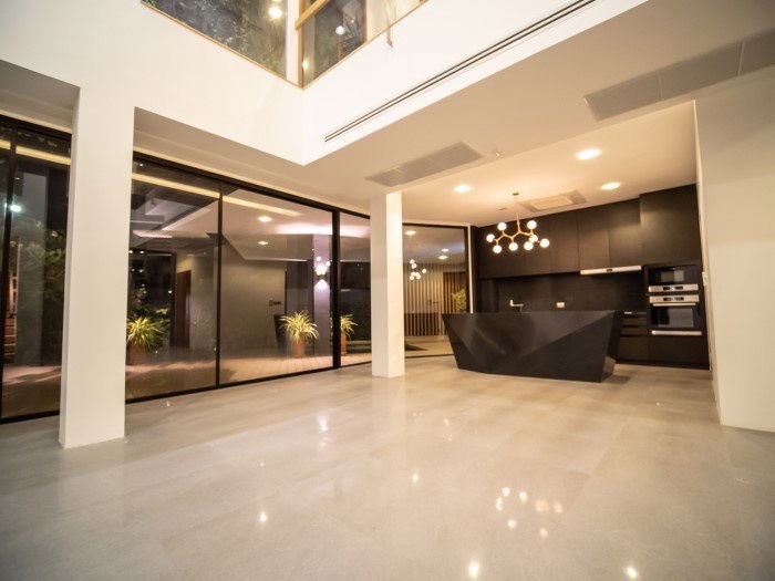 รูป P0117 ขายบ้านหรู 3 ชั้น พร้อมสระว่ายน้ำ ใจกลางสุขุมวิท 71 | พื้นที่ใช้สอย 900 ตร.ม. - รูปที่ 6/15