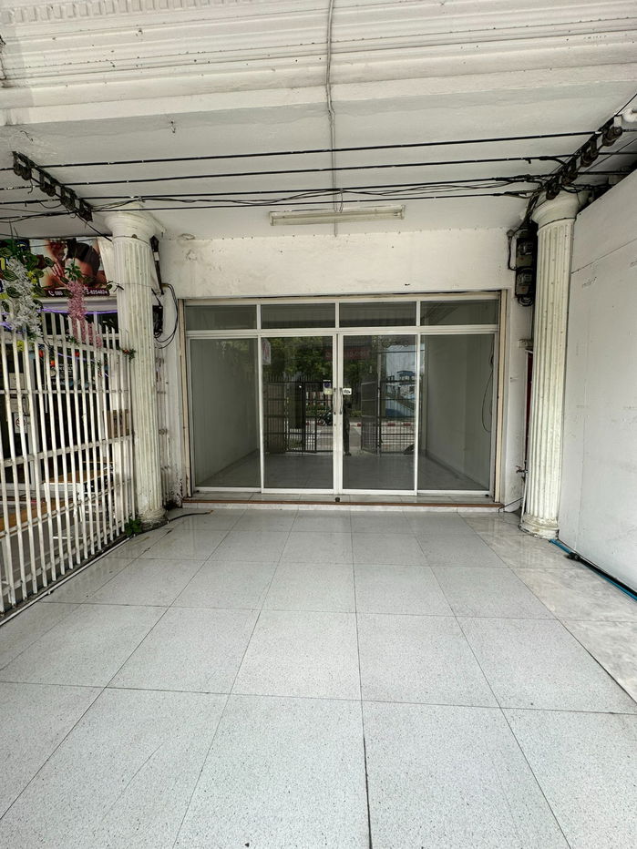picture Building for rent 3 floors near Latplakhao R. - 2/18