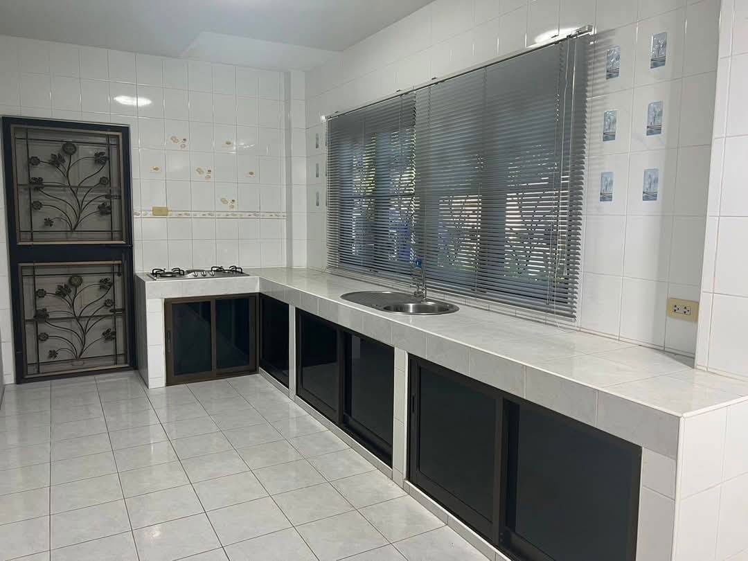 รูป ขายบ้านเดี่ยว 2 ชั้น 6 ห้องนอน 6 ห้องน้ำ บ้านมือสอง สภาพดี หลังใหญ่ อยู่ในเขตเทศบาลนครเชียงใหม่ T.094-6511456 - รูปที่ 8/13