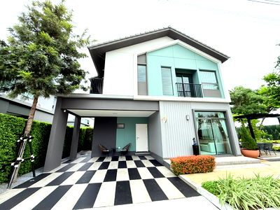 Houses for sale Bang Kruai - Sai Noi Road : Solna (Single House) — fully furnished and ready to move-in. Situated in a private area at the front of the development.