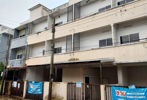 ทาวน์เฮ้าส์ เนื้อที่ทั้งหมด 136 ตารางเมตร 1/101 หมู่บ้านคาซาลีน่าเพลส เพิ่มสิน 39 แขวงสายไหม เขตสายไหม กรุงเทพมหานคร ราคา 3,080,000 บาท