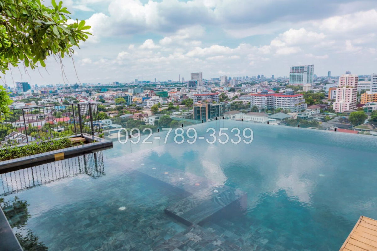 picture Centric Ari Station Condominium for Sale 7th floor garden view - 12/17