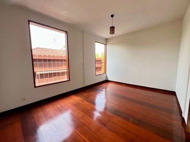 picture Lakefront Home in the Heart of the City! Resort-style living in Sammakorn Ramkhamhaeng  - 4/7