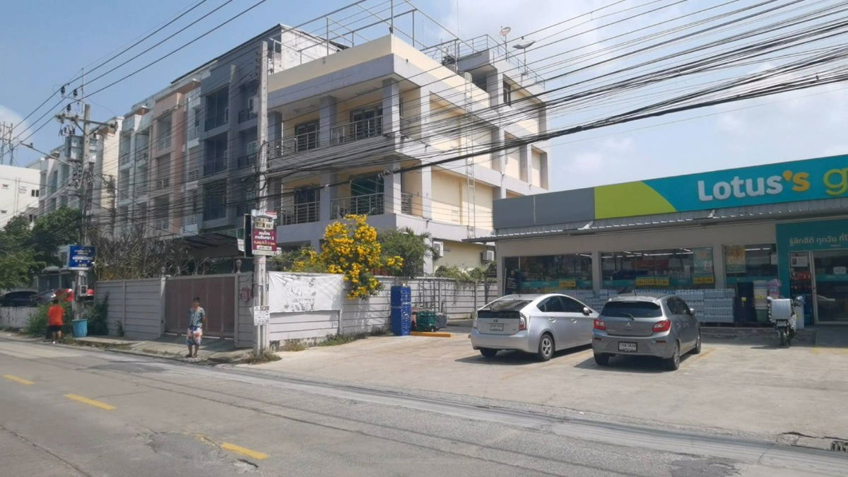 รูป ขายตึก 3 ชั้นครึ่ง พร้อมที่ดิน 91 ตร.วา ทำเลทอง ซอยรามคำแหง 174  มีโลตัสอยู่ข้างบ้าน - รูปที่ 10/11