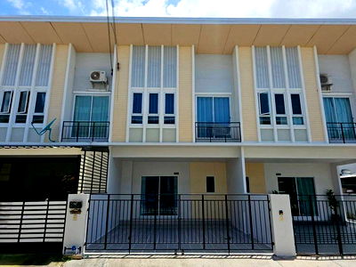Townhouses for sale Pinthong Industrial Estate : For sale: 2-storey townhouse, The Mix Grand Village, Sakkho Intersection, Nongkham, Chonburi
