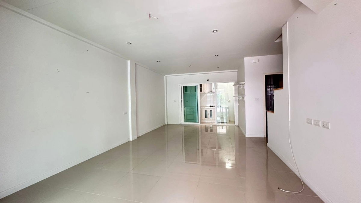 picture Modern Style Townhouse in Soi Tungklom Tarnman Pattaya - 3/11