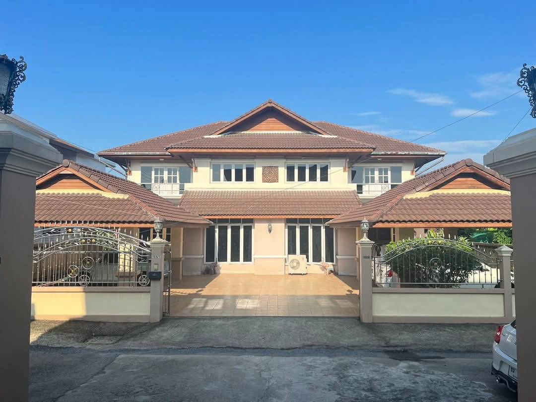 รูป ขายบ้านเดี่ยว 2 ชั้น 6 ห้องนอน 6 ห้องน้ำ บ้านมือสอง สภาพดี หลังใหญ่ อยู่ในเขตเทศบาลนครเชียงใหม่ T.094-6511456 - รูปที่ 1/13
