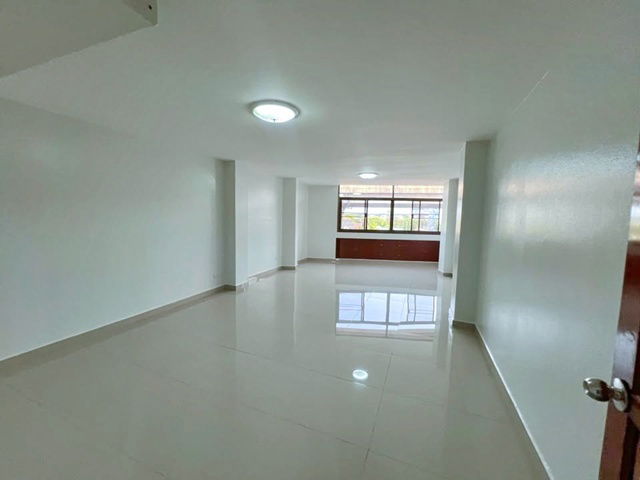 picture Grand Opening! Central Westville Ratchaphruek 1km. Boonthavorn Ratchaphruek 1.7km. Office for rent 4 - 5/8