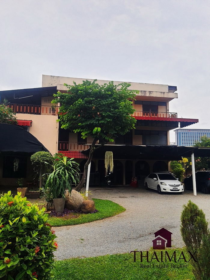 picture The good location land of 313 sq.wa on Thapae rd. in the heart of Chiang Mai city for sale. - 1/8