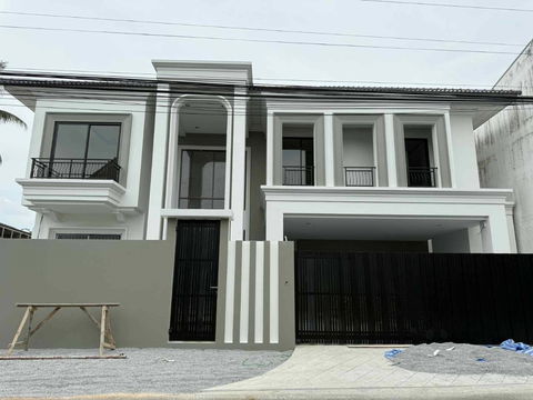 ขายด่วน บ้านสไตล์ Modern Classic ใจกลางเมืองหาดใหญ่] พิกัด เขต 8 ขนาด 84.1 ตร.วา 4 ห้องนอน ● ขาย 19.99 ล้านบาท 