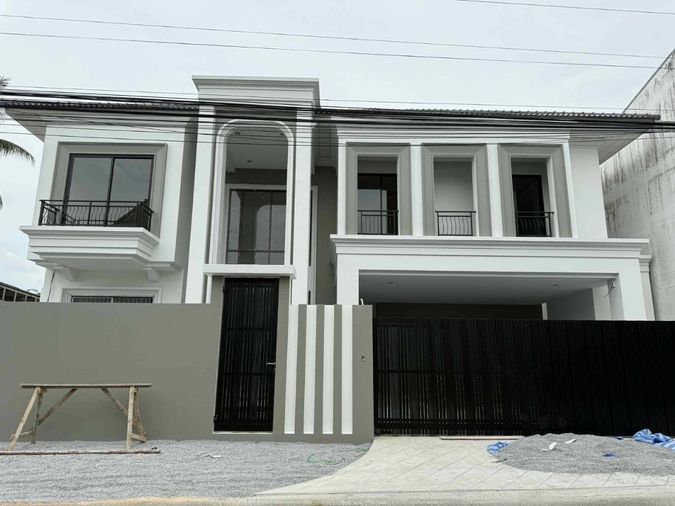 ขายด่วน บ้านสไตล์ Modern Classic ใจกลางเมืองหาดใหญ่] พิกัด เขต 8 ขนาด 84.1 ตร.วา 4 ห้องนอน ● ขาย 19.99 ล้านบาท 