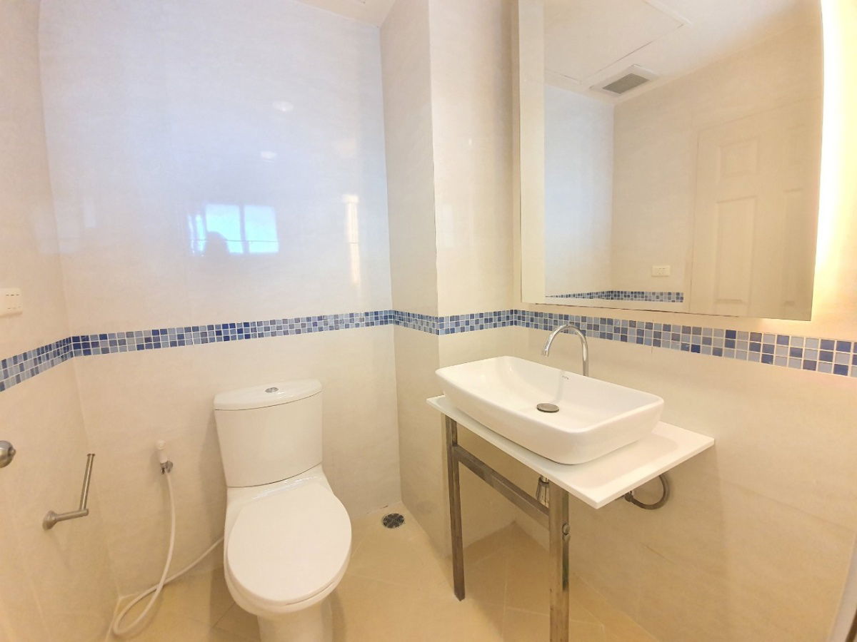 picture "Condo for sale at Life @ Phahol – Ari, near BTS Saphan Khwai."  - 9/12