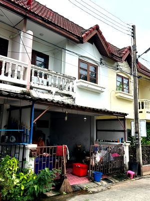 Townhouses for sale Chonburi : Prime Location, Passive Income from Day One! 2-Storey Townhome for Sale with Tenant – Soi Ditsaphon 1, near Lotus Chonburi, 