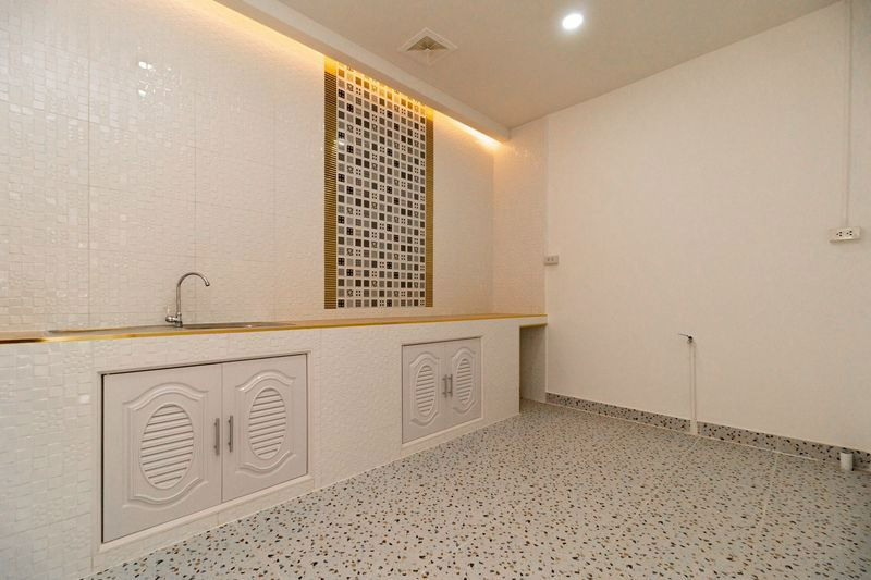 picture Townhouse for sale, Siwapha Village, 4 bedrooms 2 bathrooms Size 23 square wah, Fully furnished - 4/17