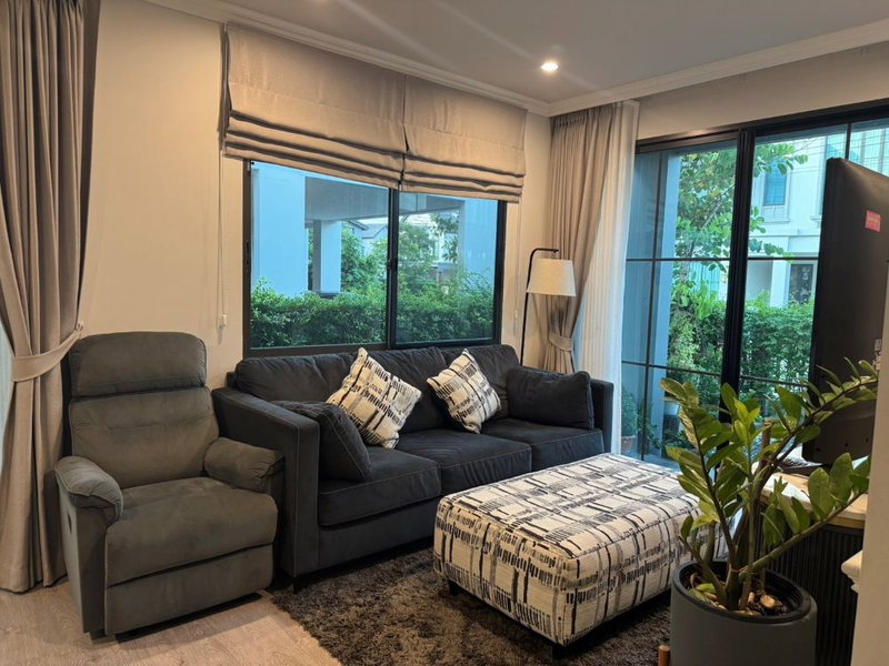 ขายบ้านเดี่ยว : ขายบ้านเดี่ยว 2 ชั้น โครงการสราญสิริ รามคำแหง สไตล์โมเดิร์น 50 ตรว. 3 ห้องนอน ทำเลดีใกล้มอเตอร์เวย์ กรุงเทพกรีฑา