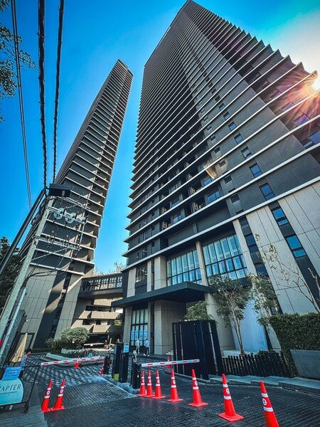 picture For Rent: Chapter Charoennakhon Riverside Condo High-rise  with 2 towers, located by the Chao Phraya River. 2 Bedrooms, 2 Bathrooms, 67.55 sq.m. - 10/11