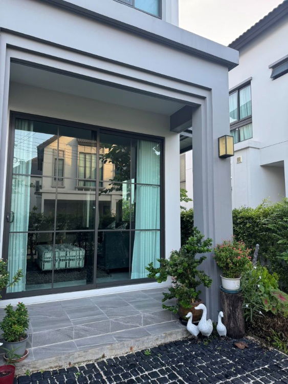 รูป ขายบ้านเดี่ยว 2 ชั้น สราญสิริ รามคำแหง บ้านสวย ตกแต่งสไตล์โมเดิร์น พร้อมเข้าอยู่  - รูปที่ 12/14