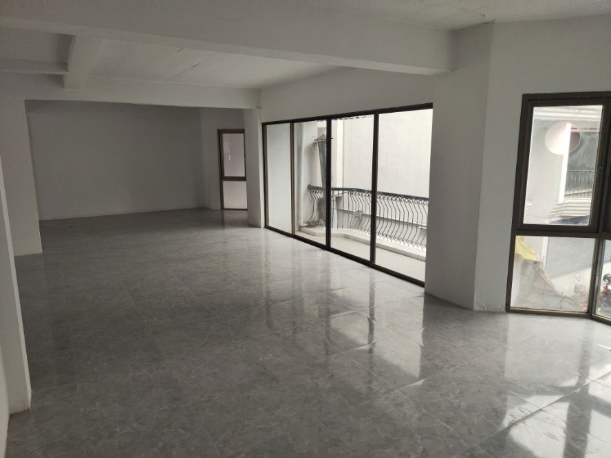 picture Rent space on Witthayu Road behind Rolex Watch Center - 10/19