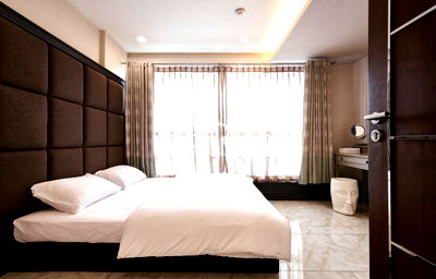 Condos for rent BTS Victory Monument : 2 Beds Nice View Fully furnished  Good Location  Close to BTS Phaya Thai 200 m. & Airport Link Phaya Thai 200 m @ Pathumwan Resort