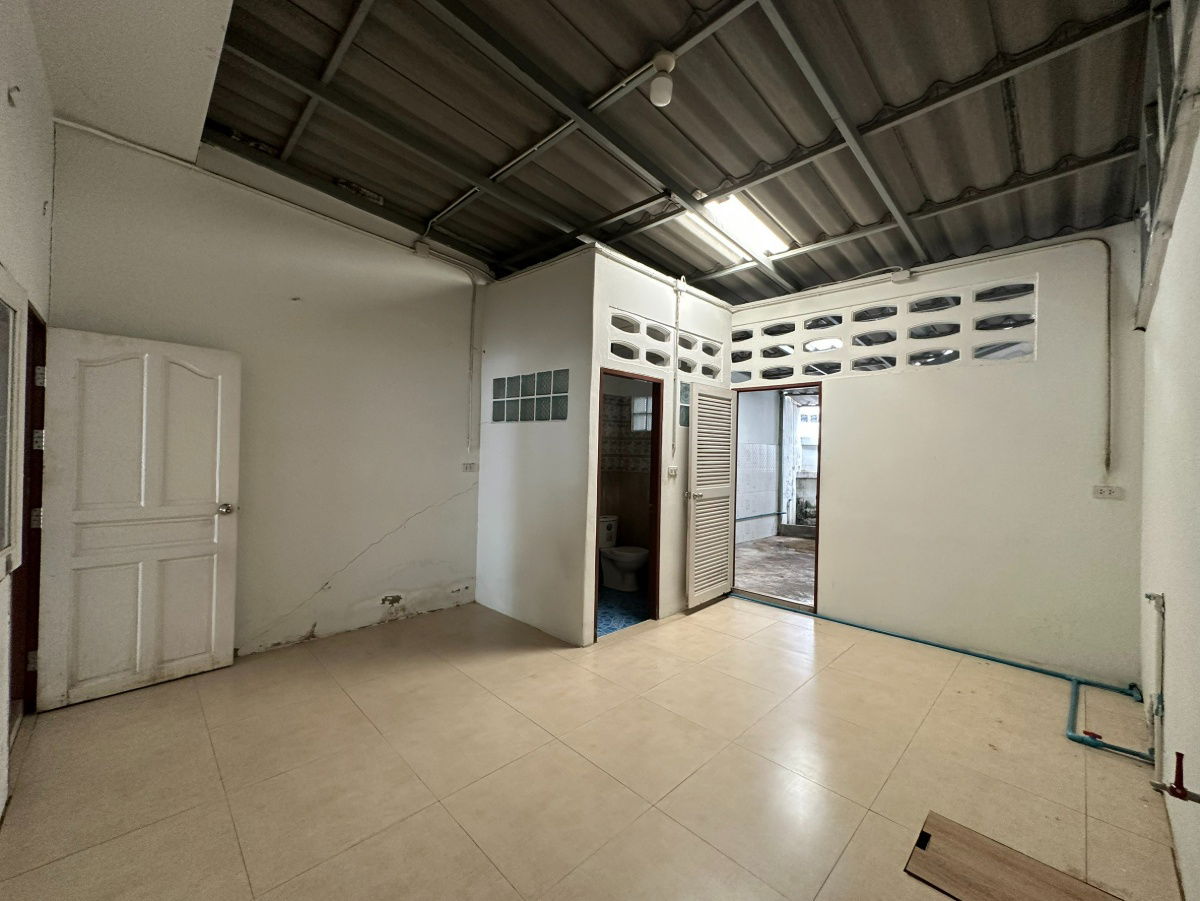 picture Building for rent 3 floors near Latplakhao R. - 6/18