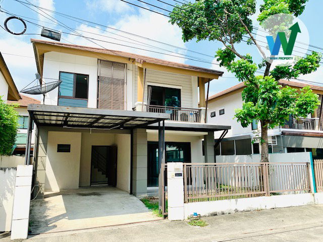 Houses for sale : House for Sale Pruksa Ville 57 Phatthanakan-Onnut, 3 Car Park, Full furnish, Good location, Near Airport-Link, MRT, Ekkamai, Thonglor