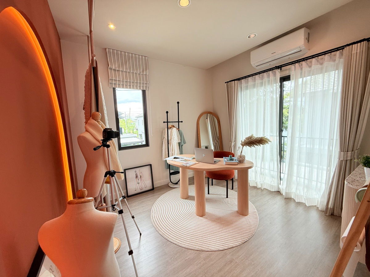 picture Solna (Single House) — fully furnished and ready to move-in. Situated in a private area at the front of the development. - 21/25
