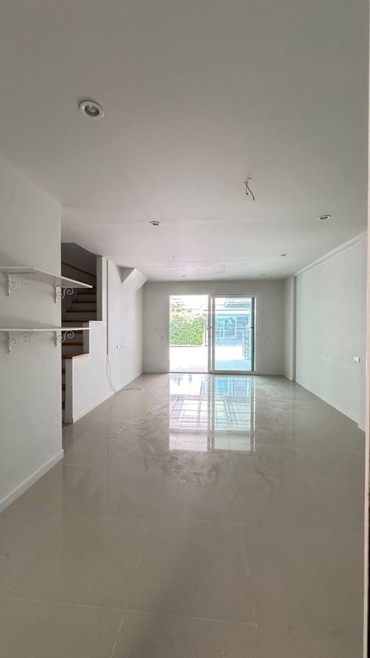 picture Modern Style Townhouse in Soi Tungklom Tarnman Pattaya - 4/11