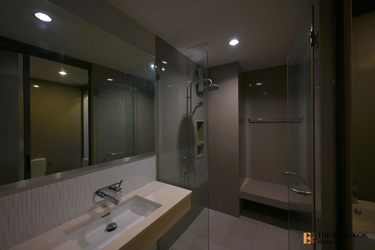 picture 🧩 High-Floor Unit with City View & Special Price  !!! 🧩 Rhythm Sukhumvit 42, Prime Ekkamai Location  near BTS Ekkamai  - 10/10