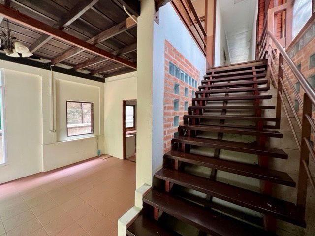 picture Lakefront Home in the Heart of the City! Resort-style living in Sammakorn Ramkhamhaeng  - 2/7